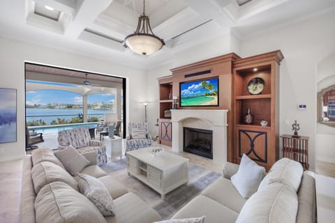 Opulent home with vast water view, pool and hot tub House in Marco Island