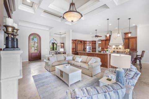 Opulent home with vast water view, pool and hot tub House in Marco Island