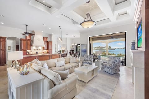 Opulent home with vast water view, pool and hot tub House in Marco Island