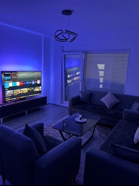 TV and multimedia, Living room, Evening entertainment
