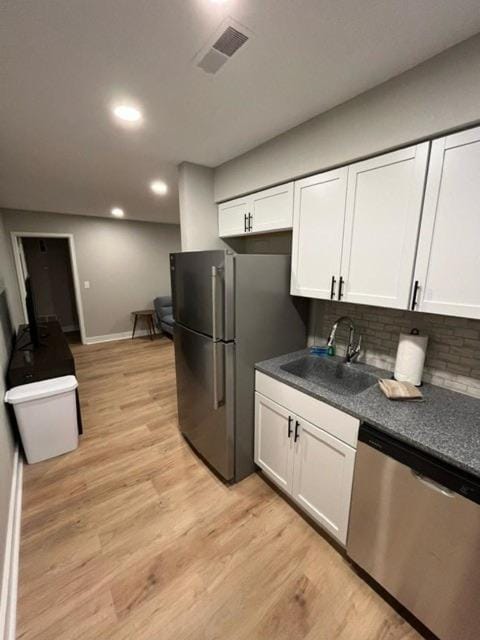 Aksarben Area 2 BD-2 BA by UNO Apartment in Omaha