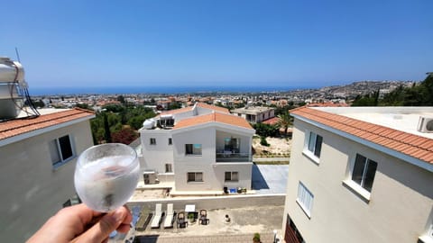 View (from property/room), Balcony/Terrace, City view, Sea view