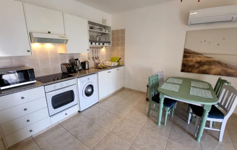 Kitchen or kitchenette, Dining area, stove, stove, kitchen, kitchen