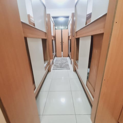 LA Gold hostel capsule men's Hostel in Dubai