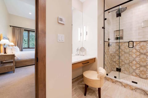 Highlands Lodge 403 Penthouse by East West Hospitality Apartment in Beaver Creek