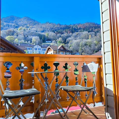 Balcony/Terrace, Dining area, Mountain view