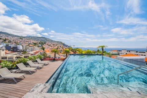 Swimming pool, sunbed