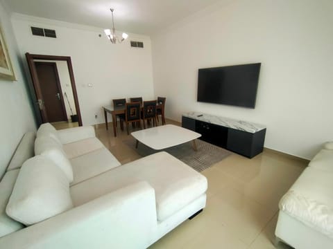Communal lounge/ TV room, TV and multimedia, Living room, Seating area, Evening entertainment