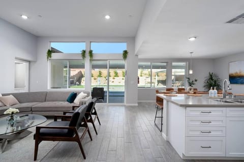 Chilled Salt Pool Luxury Firepit Mini Golfing House in Desert Hot Springs