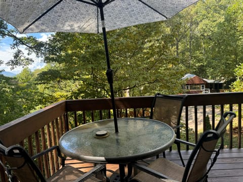Patio, Natural landscape, View (from property/room), Balcony/Terrace, Seating area, Mountain view