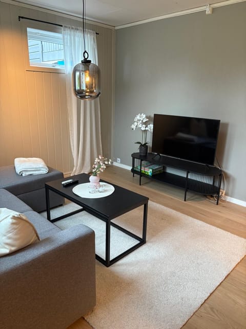 Nyoppusset sokkelleilighet med bra bussforbindelser Apartment in Tromso