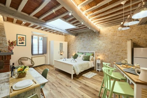 Photo of the whole room, Dining area, heating, air conditioner