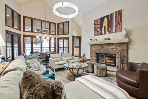 Hyatt Condominium 05 by East West Hospitality Apartment in Beaver Creek