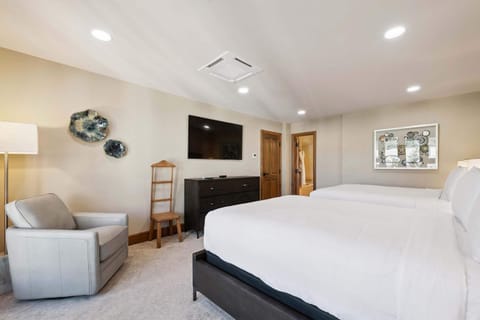 Hyatt Condominium 01 by East West Hospitality Apartment in Beaver Creek