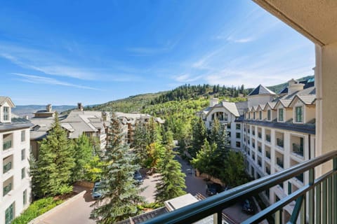 Hyatt Condominium 01 by East West Hospitality Apartment in Beaver Creek