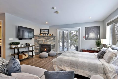 Bed, Living room