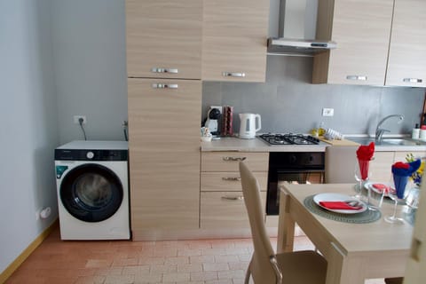 Coffee/tea facilities, Kitchen or kitchenette, Dining area, dishwasher, minibar, oven, pet friendly, washing machine