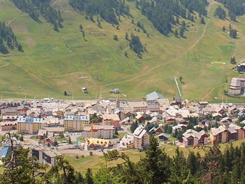 Appartement 2 pièces pour 4 pers. aux pieds des pistes avec jardinet - FR-1-266-234 Apartment in Montgenèvre