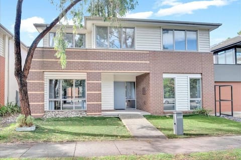 Property building, Day, Neighbourhood, Street view