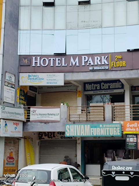 Logo/Certificate/Sign, Street view, Parking