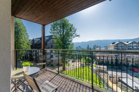 Balcony/Terrace, Mountain view