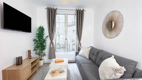 TV and multimedia, View (from property/room), Living room, Decorative detail, Seating area, Inner courtyard view, heating, storage, wardrobe