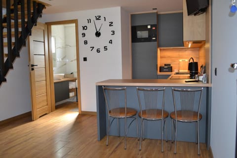 Kitchen or kitchenette, pet friendly, stove