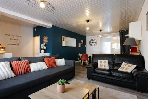 Living room, Seating area, pet friendly