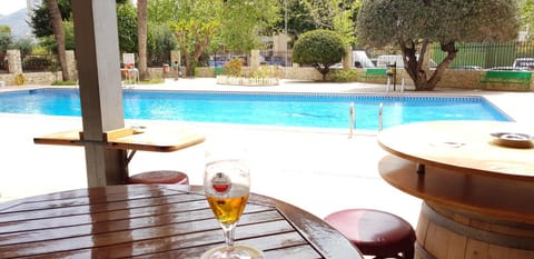 Food and drinks, Swimming pool