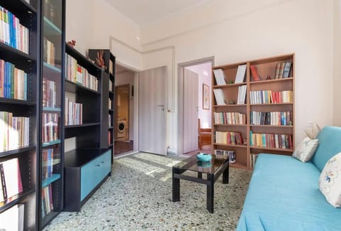 Library, Living room, Photo of the whole room, Seating area