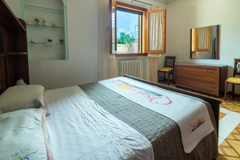 Bed, View (from property/room), Photo of the whole room, Bedroom, wardrobe