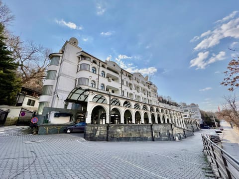 Hotel Tasino Cesmice - Free private parking Apartment hotel in Skopje