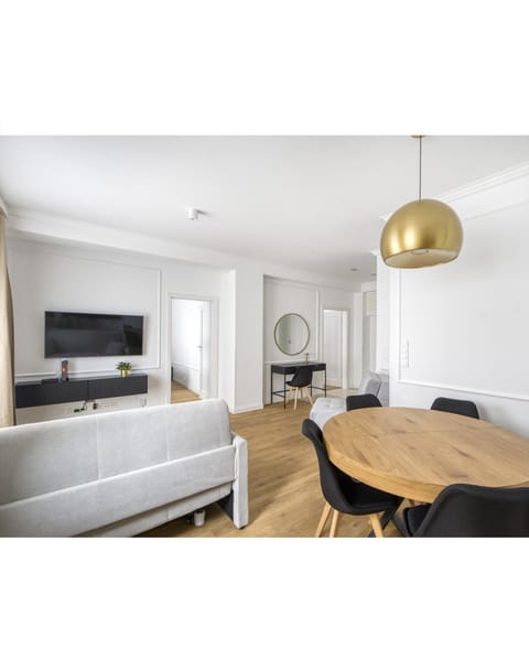 TV and multimedia, Living room, Dining area