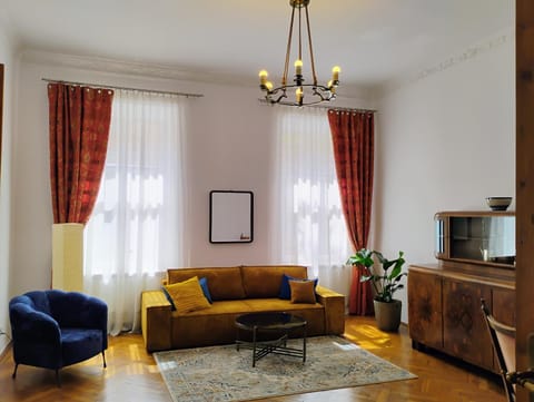 Living room, Photo of the whole room, Seating area