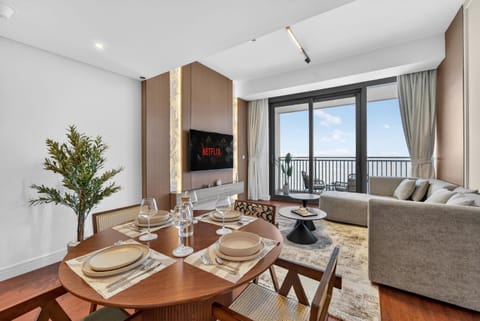 View (from property/room), Balcony/Terrace, Living room, Seating area, Dining area
