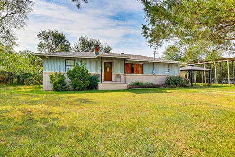 Rural Escape Near Lake Ouachita with Gas Grill! House in Garland County