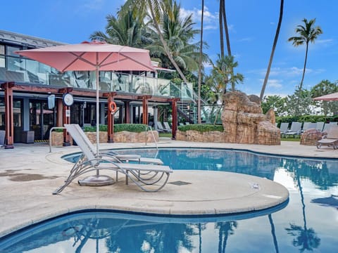 Swimming pool, sunbed