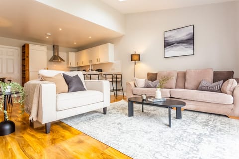 Kitchen or kitchenette, Living room, Seating area