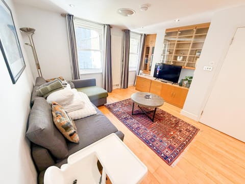 TV and multimedia, Living room, Seating area, internet
