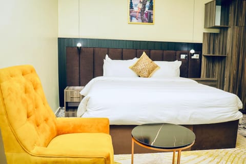 Bed, Seating area, Bedroom