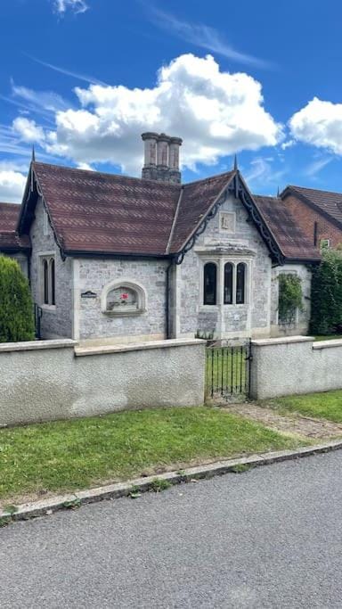 Gatelodge - Charming 2-Bed Cottage, Exmouth - Sleeps 3 House in Exmouth