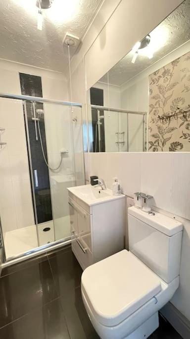 Gatelodge - Charming 2-Bed Cottage, Exmouth - Sleeps 3 House in Exmouth