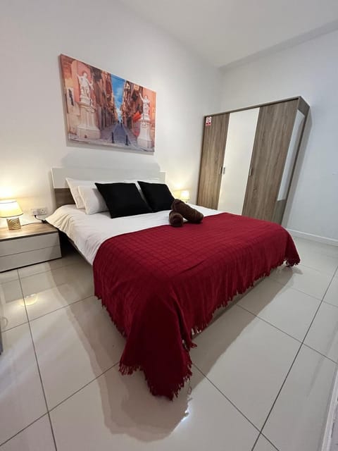 Bed, Photo of the whole room, Bedroom, wardrobe