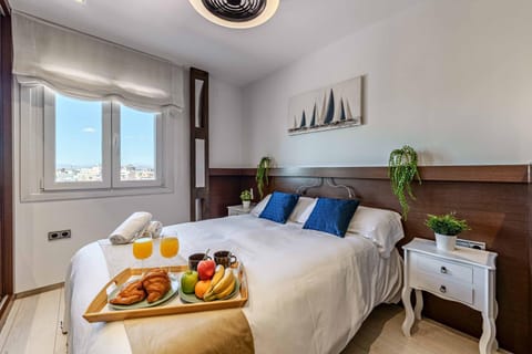 Bedroom, City view, River view