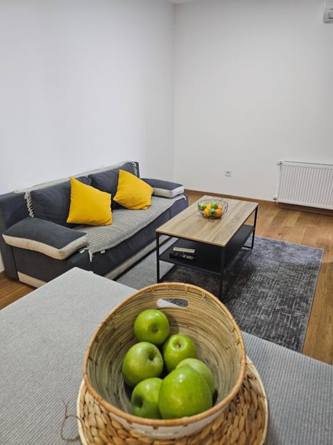 Living room, Food and drinks, Seating area