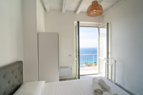 Casa Grimaldi - Terrace & Sea View Apartment in Liguria