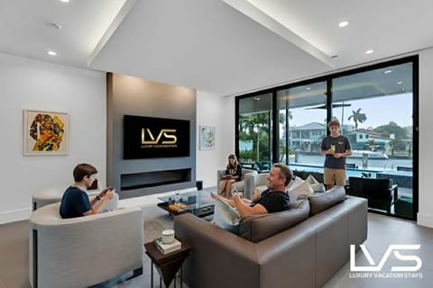 Carlotta- New Construction Luxury Waterfront Villa House in Fort Lauderdale