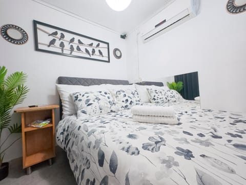 Bed, Bedroom, air conditioner