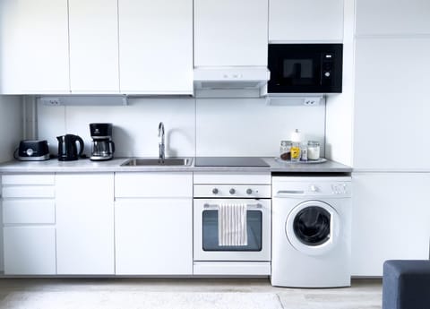 Coffee/tea facilities, Kitchen or kitchenette, dishwasher, microwave, oven, stove, toaster, washing machine