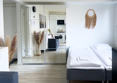 Bed, Living room, Bedroom, towels, wardrobe